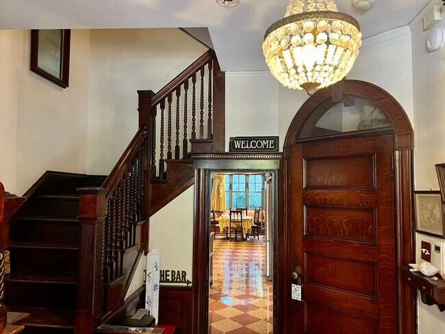 Building Photo - Washington St (684 Washington St, Brookline)