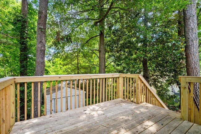 Building Photo - Spacious 3 bed, 2 bath renovated home next...