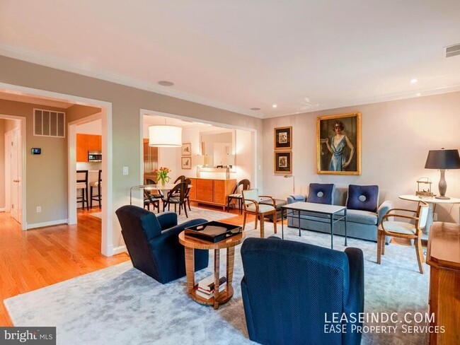 Building Photo - 1602 Beekman Pl NW