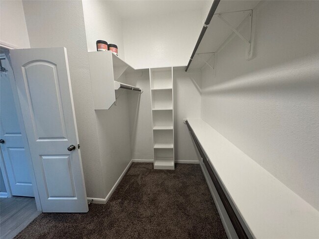 Building Photo - 163 Emery Oak Way