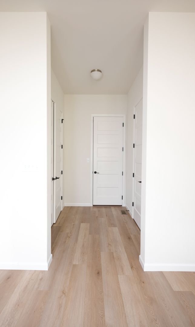 Building Photo - 245 Hollyhock Dr