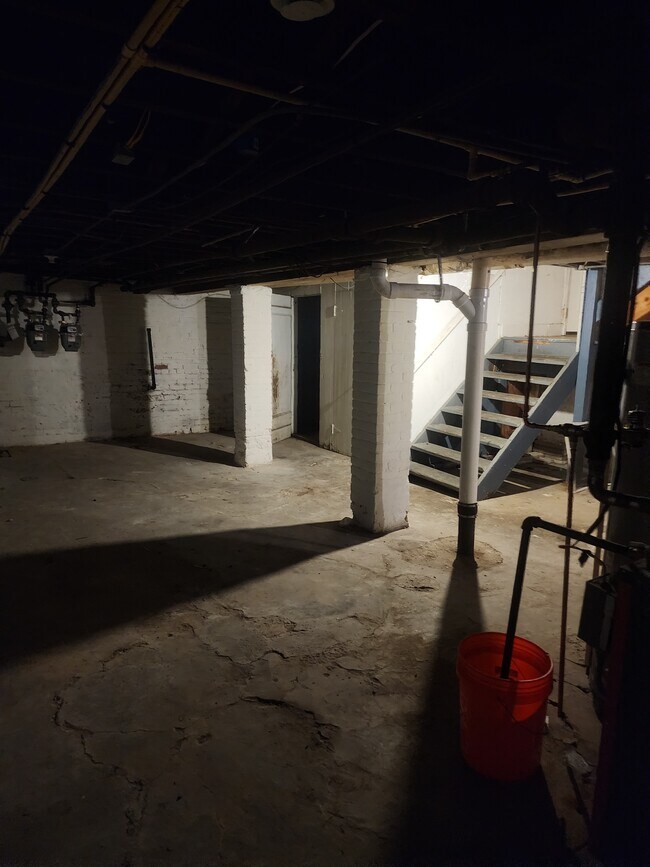 Building Photo - 1330 W 89th St