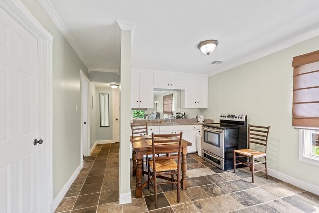 Building Photo - 1026 1/2 S Morgan Avenue