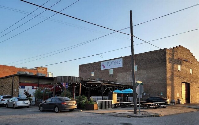 Building Photo - 716 Sabine St