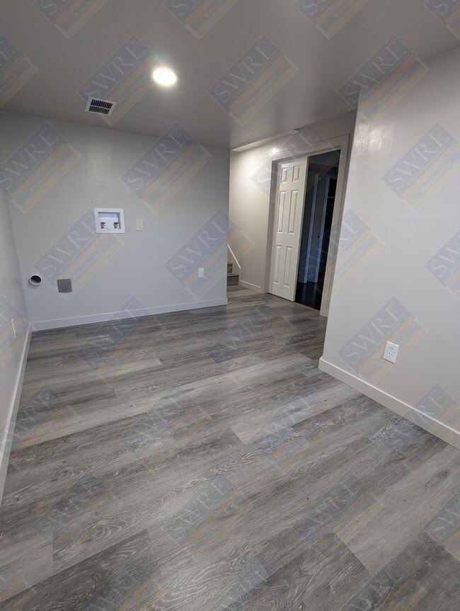 Building Photo - 3107 Scott Dr