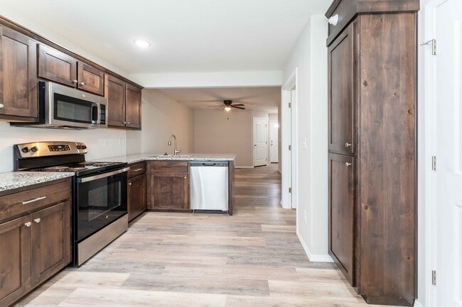 Building Photo - Oakwood Heights Townhomes