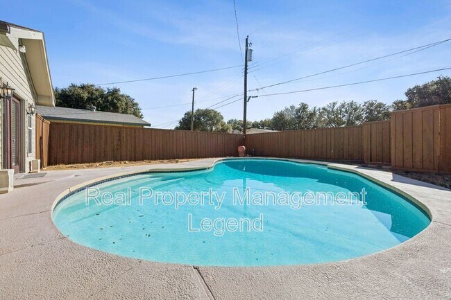 Building Photo - 1312 Goodwin Dr