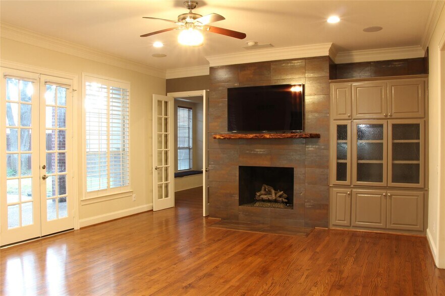 Building Photo - 5969 Kensington Dr