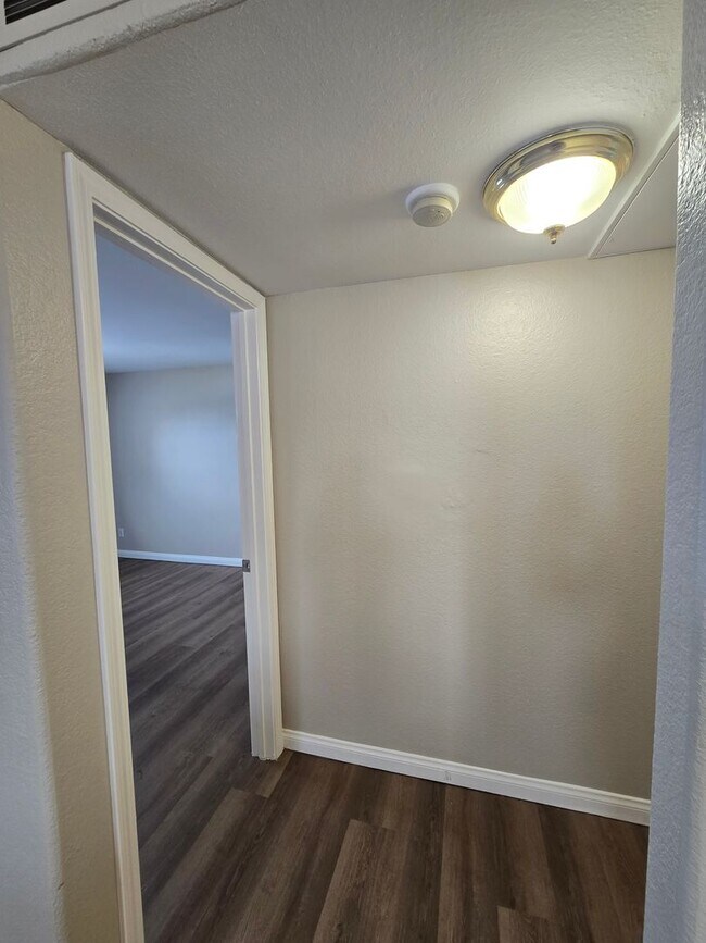 Building Photo - 2987 Juniper Hills Blvd