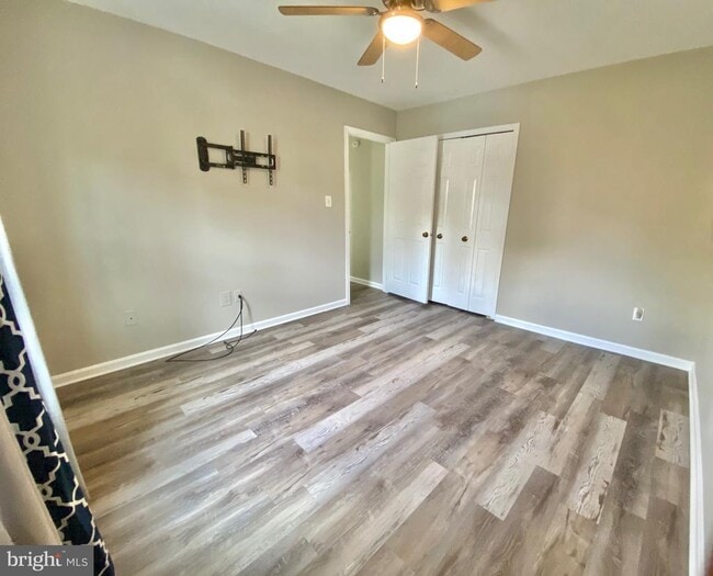 Building Photo - 10323 Hampshire Green Ave