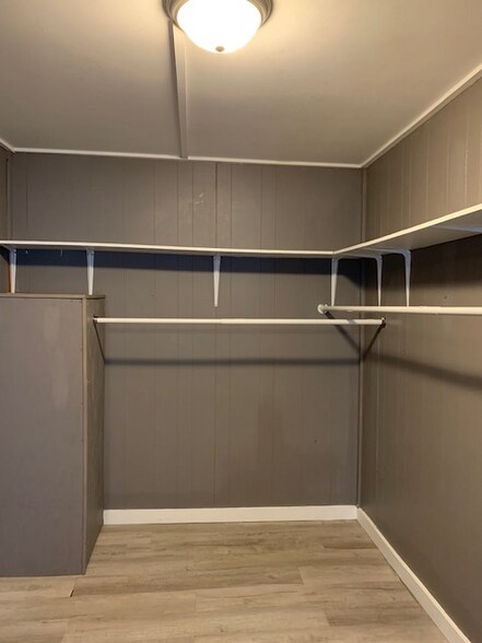 Building Photo - 607 W Mann St