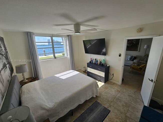 Building Photo - 3000 Marcos Dr