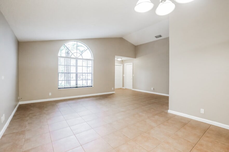 Building Photo - 575 NW 38th Ave