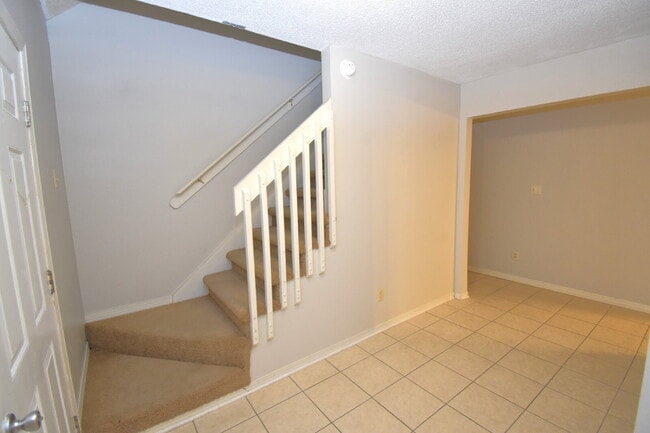 Building Photo - Charming West Pensacola Townhome – 2BR/2BA...