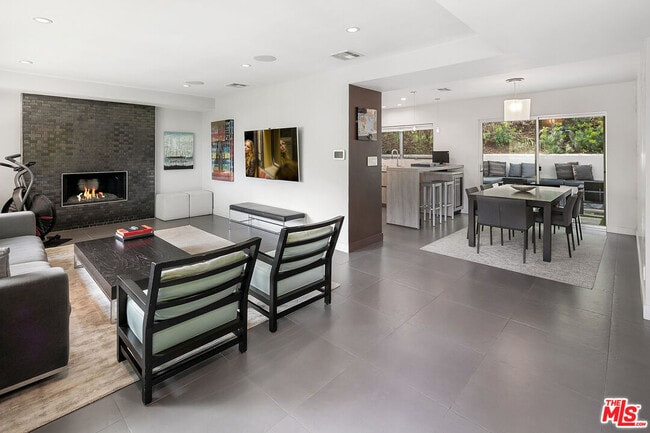 Building Photo - 3362 Coy Dr