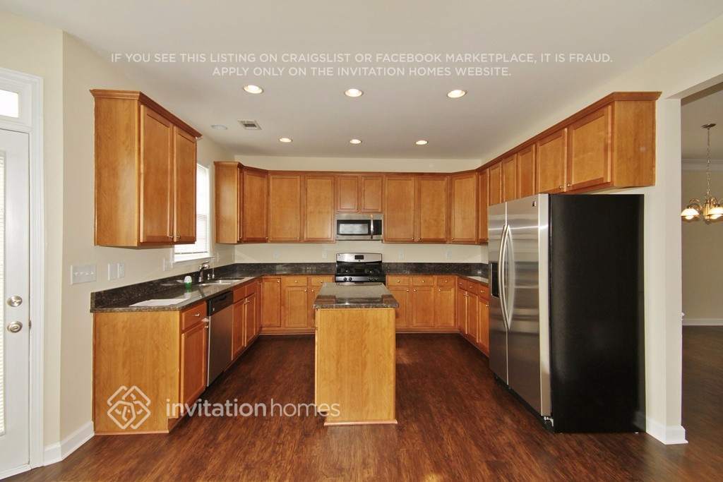 Building Photo - 1712 Sahale Falls Dr