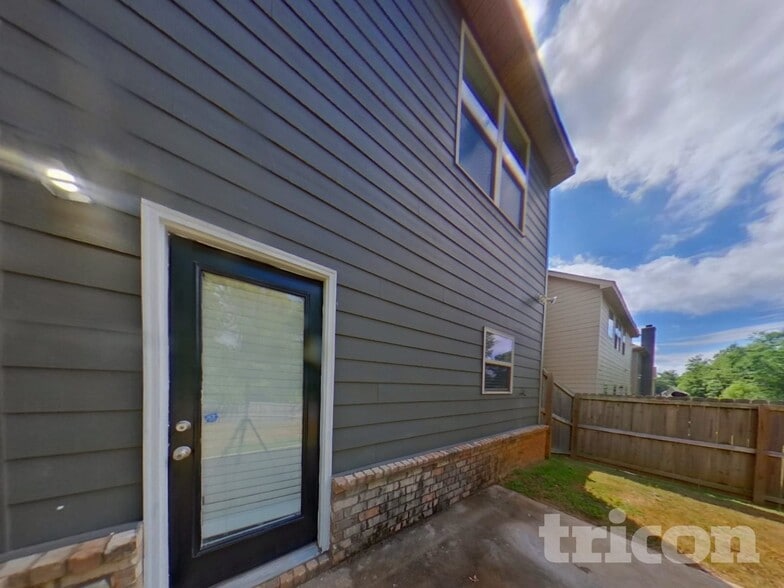 Building Photo - 1152 Hartwell Rd