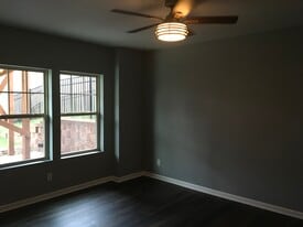 Building Photo - 2908 Historic Cir