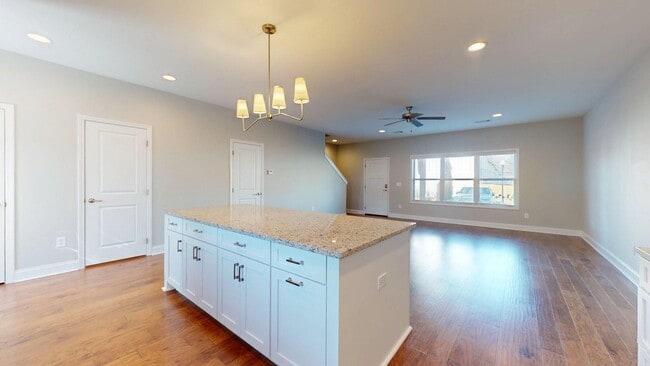 Building Photo - 2 Story Townhome in Hartbrook, Very Close to HWY280