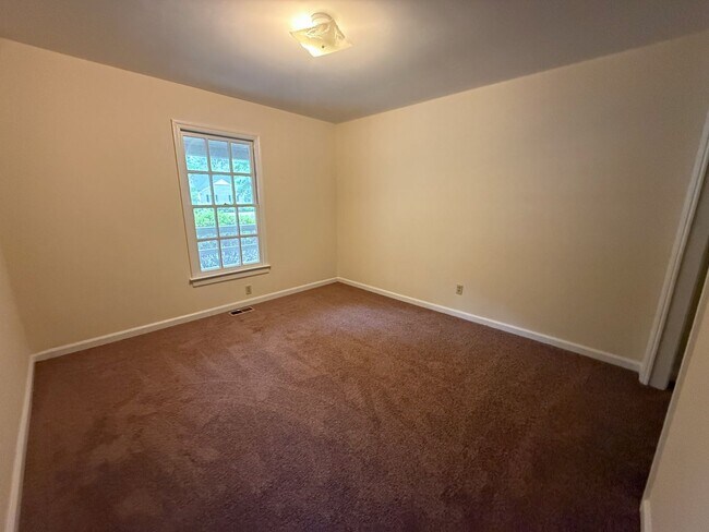 Building Photo - 2608 Byerly Dr N