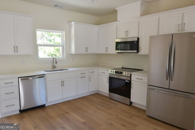 Building Photo - 1070 Moreland Dr