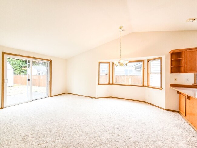Building Photo - Well Kept 3BD Rambler