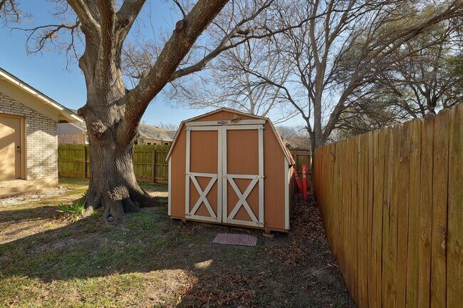 Building Photo - 1317 Meadgreen Cir