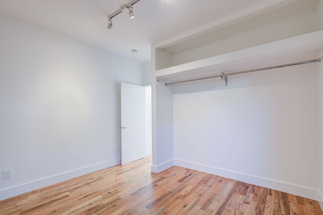 Building Photo - 3216 Bellevue Ave