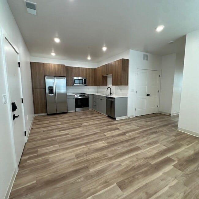 Building Photo - New 2 Bedroom 2 bathroom Teton Peak Flats Unit E 101 With Additional Storage Closet