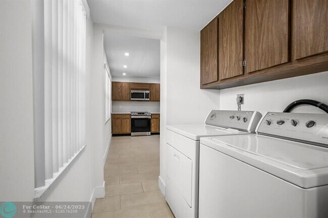 Building Photo - 3930 Oaks Clubhouse Dr