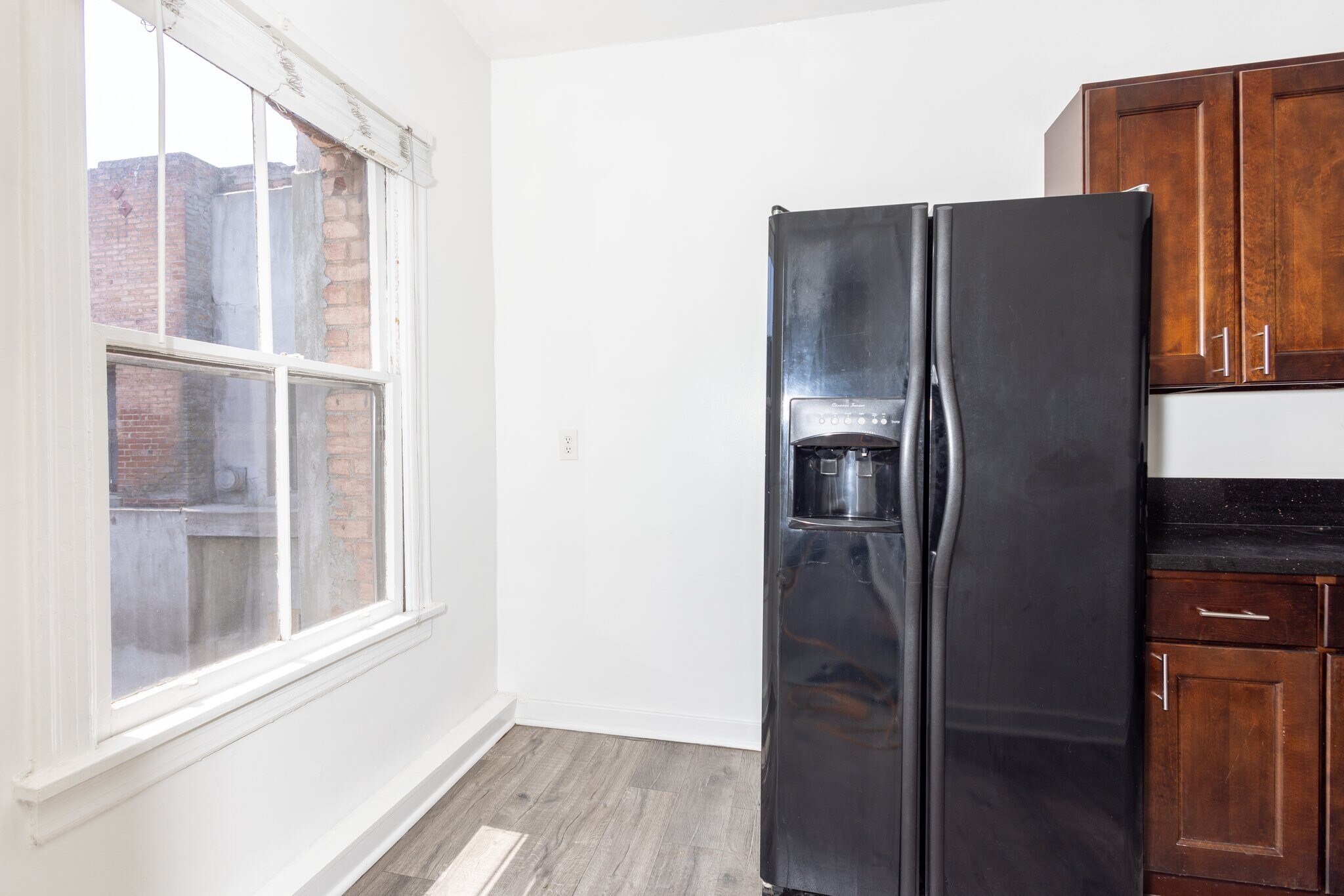 Building Photo - 357 S Alvarado St