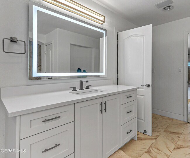 Building Photo - 6528 Calle Placido Dr