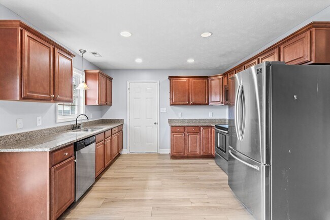 Building Photo - 111 Louie Ln