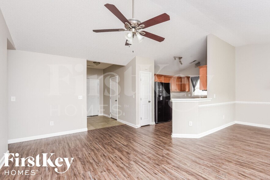 Building Photo - 435 Stephanie Dr