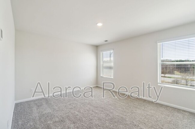 Building Photo - 1033 Plumcrest Dr