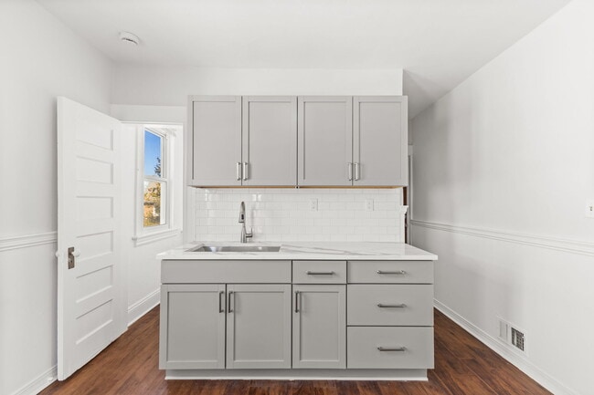 Building Photo - 44 Churchill St