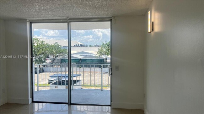 Building Photo - 488 NW 165th St