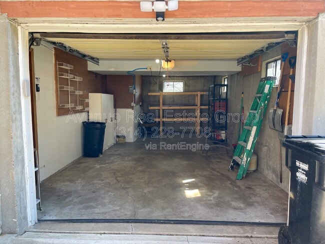 Building Photo - 9854 Las Vegas Dr