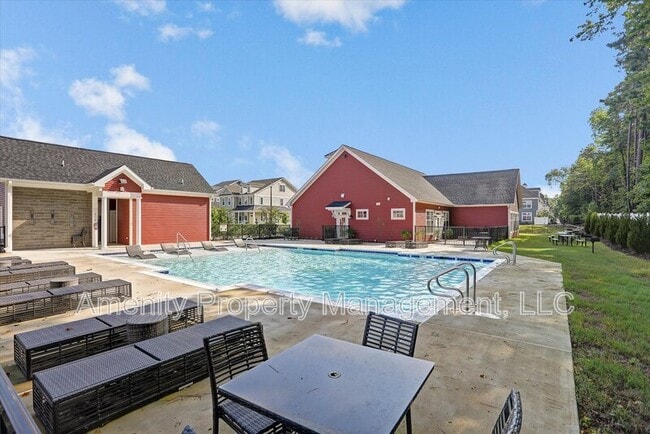 Building Photo - 2102 Promenade Ln