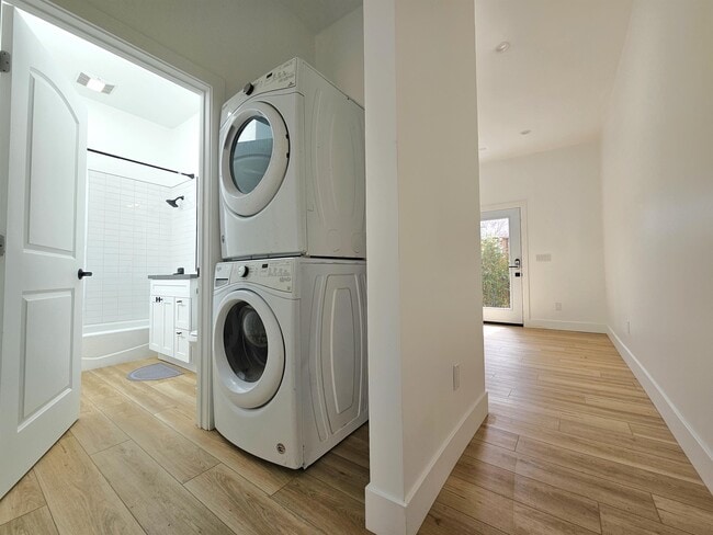 Building Photo - 2711 W 60th St