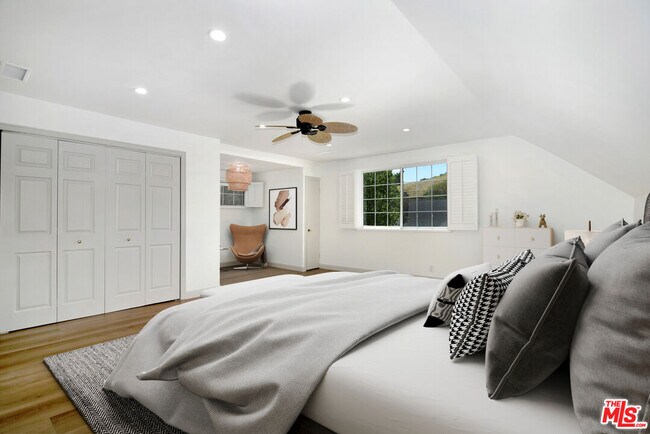 Building Photo - 5020 Dantes View Dr