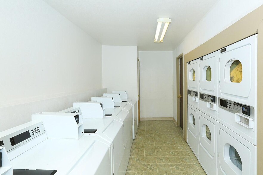 Primary Photo - Phoenix Court