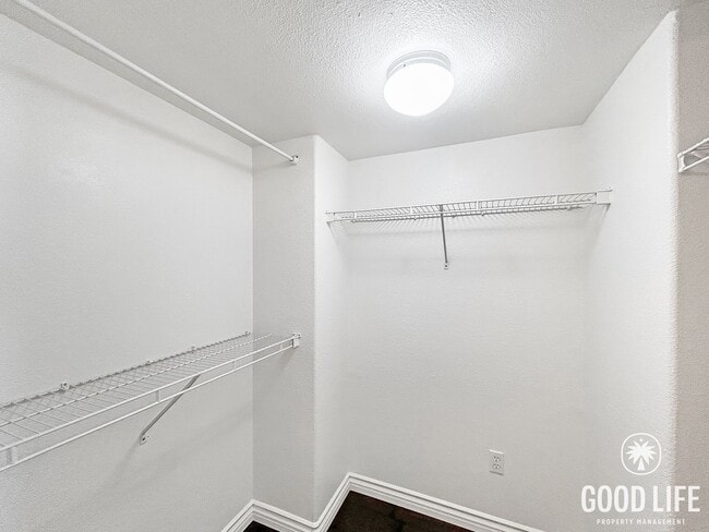 Building Photo - Beautiful 3BD/3BA W/ A/C, Attached Garage, and Community Pool in Kearny Mesa!