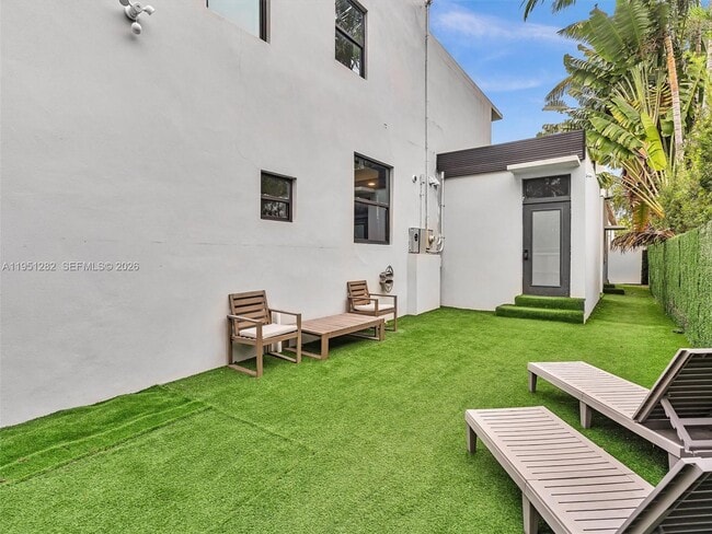 Building Photo - 3010 Alton Rd