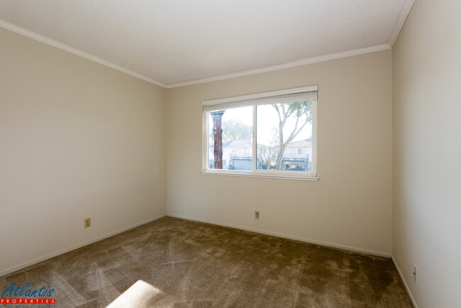 Building Photo - Beautiful Condo | Carport