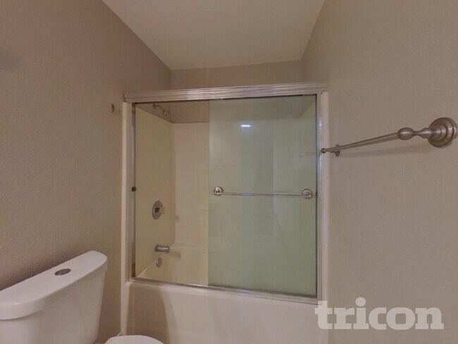 Building Photo - 5825 Show Master Ln