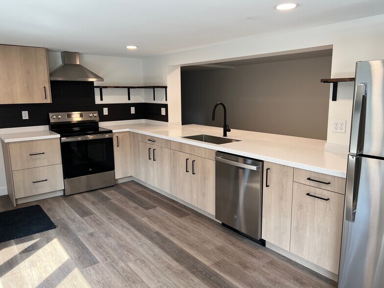 Kitchen - 207 6th St