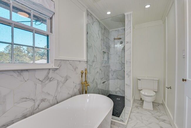 Building Photo - 3137 Edinburgh Dr