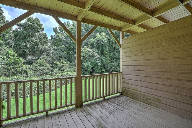 Building Photo - 206 Windridge Colony