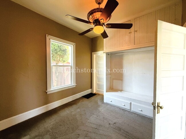 Building Photo - Contemporary 2 BD | 1 BA Home w/ Private B...